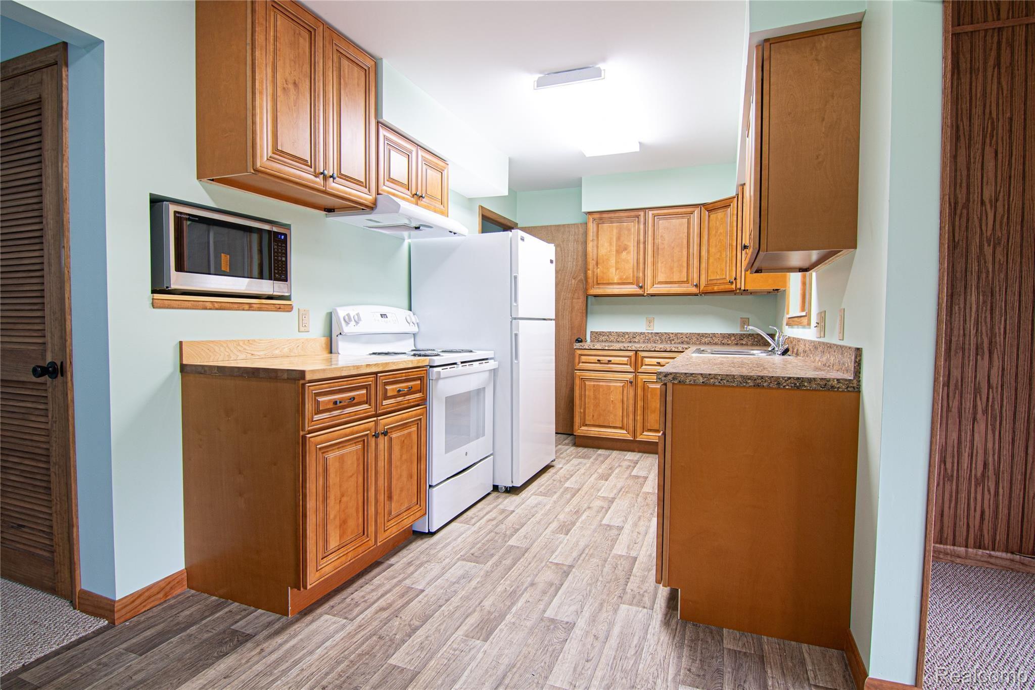 13532 Tuscola Road Clio, MI 48420 - Photo 5 of 17 13532 Tuscola Rd Clio (Kitchen) (2).jpg