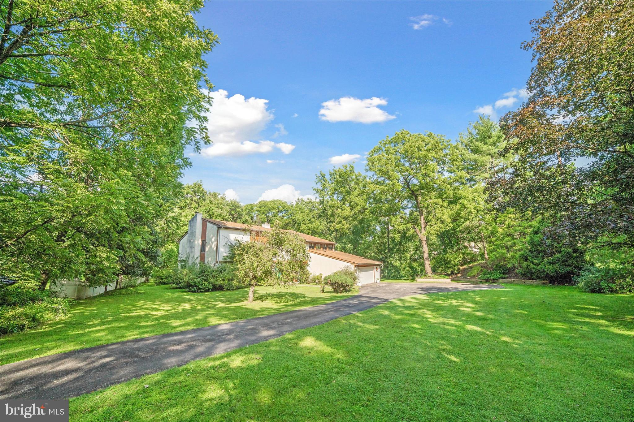 933 Hunt Road Broomall, PA 19008 - Photo 3 of 26