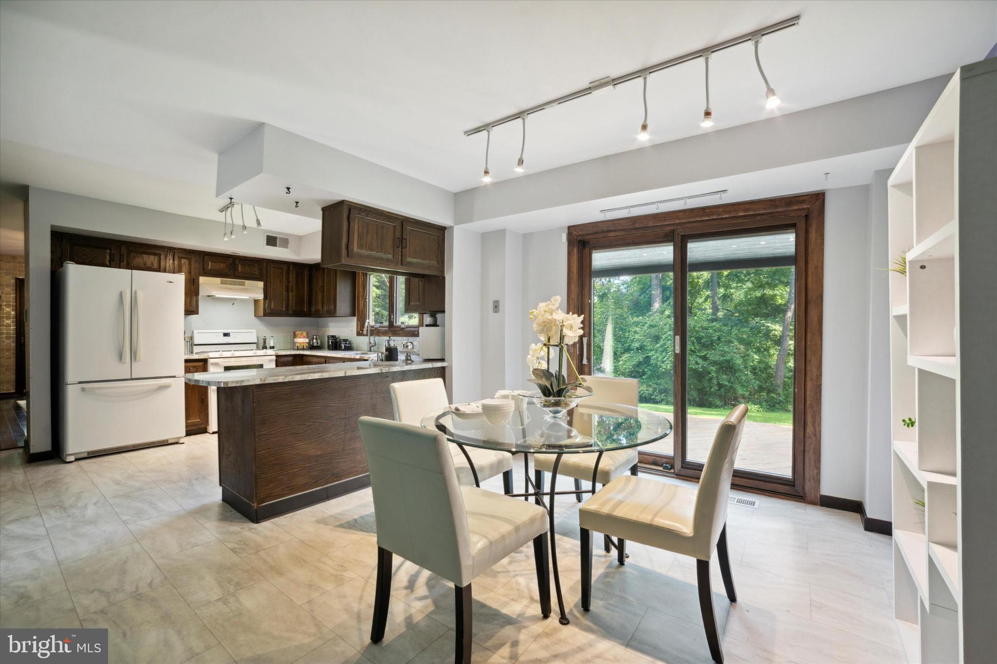 933 Hunt Road Broomall, PA 19008 - Photo 9 of 26