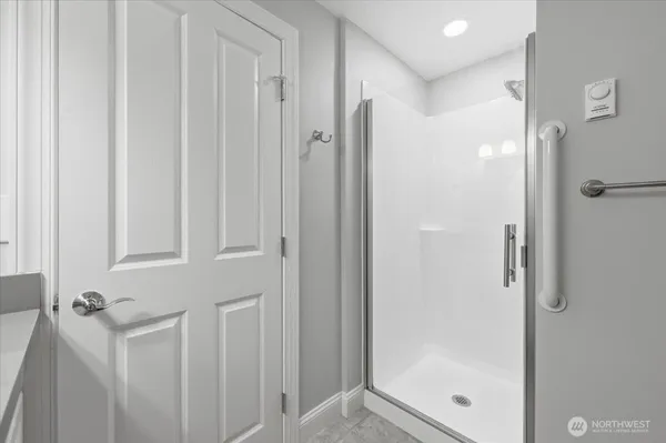 $2,000 | 3305 56th Street Southwest, Everett, WA 98203