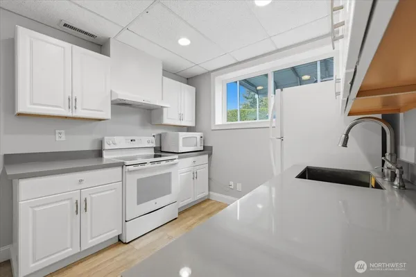 $2,000 | 3305 56th Street Southwest, Everett, WA 98203