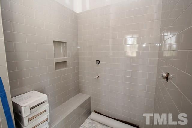 8620 Wapello Lane Raleigh, NC 27613 - Photo 9 of 25 a bathroom with a bathtub