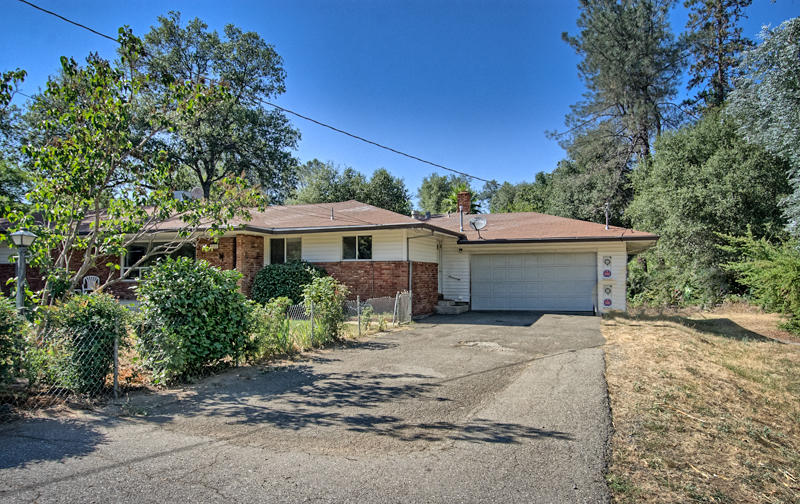 3002 Quartz Hill Road Redding, CA 96003 - Photo 3 of 42 front view of a house with a patio