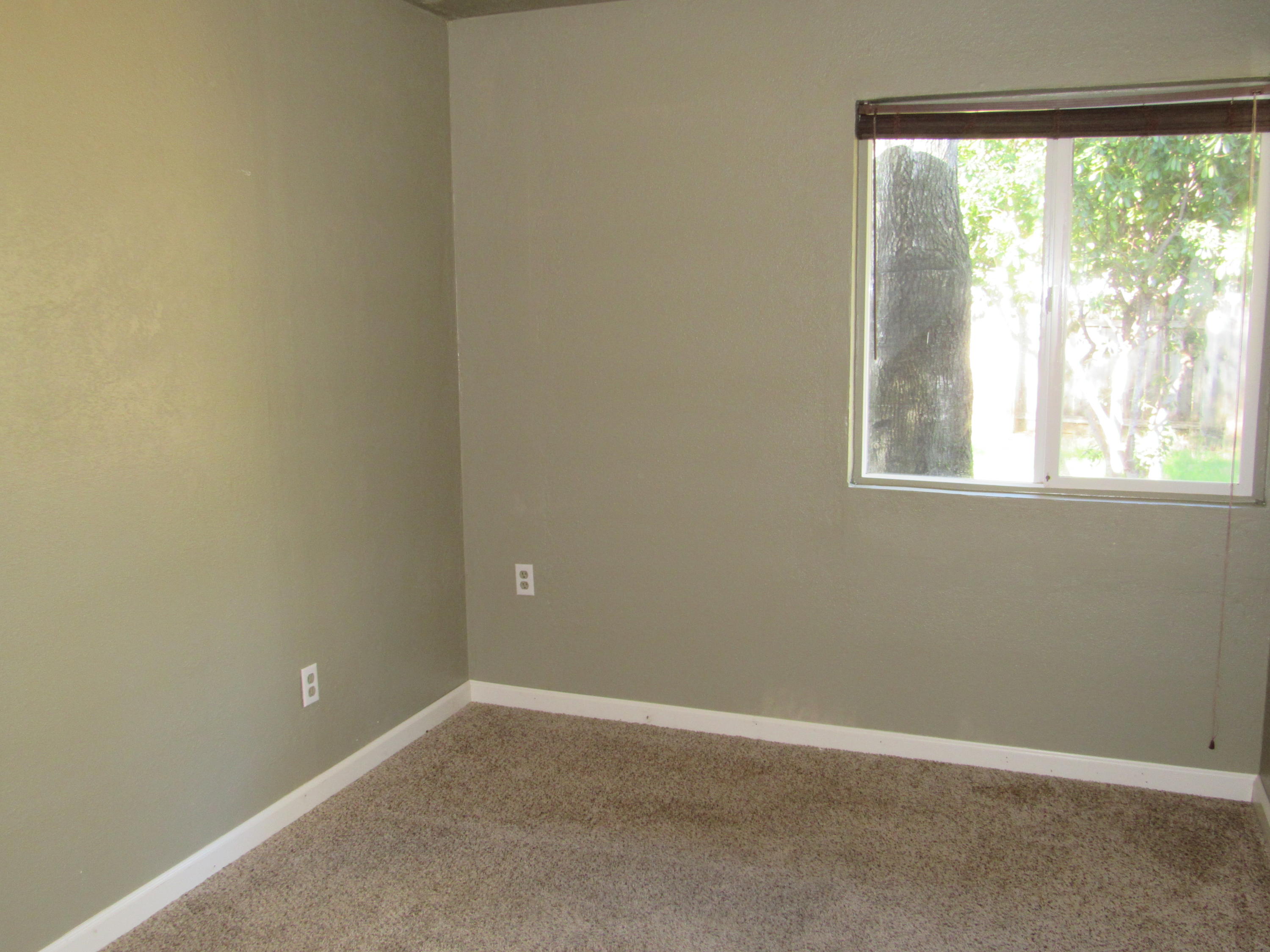 3002 Quartz Hill Road Redding, CA 96003 - Photo 36 of 42 an empty room with a window