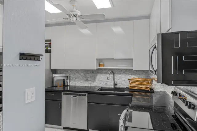 $215,000 | 4400 Hillcrest Drive, Unit 912B, Hollywood, FL 33021