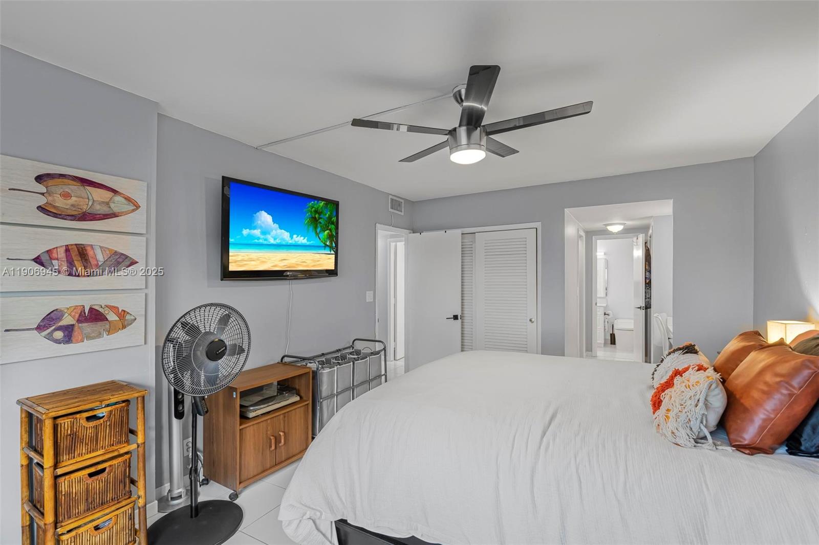 4400 Hillcrest Drive, Unit 912B Hollywood, FL 33021 - Photo 17 of 34 a bedroom with a bed and a chandelier