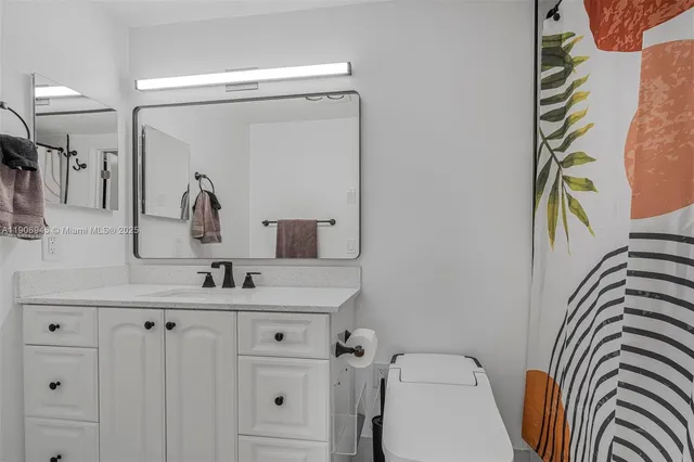 $215,000 | 4400 Hillcrest Drive, Unit 912B, Hollywood, FL 33021