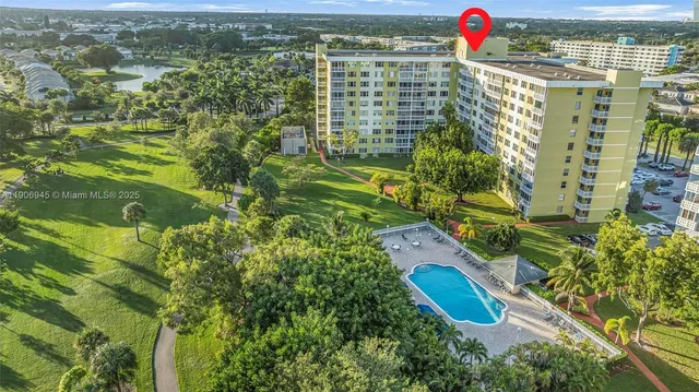 $215,000 | 4400 Hillcrest Drive, Unit 912B, Hollywood, FL 33021