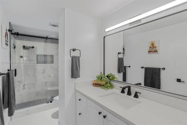 $215,000 | 4400 Hillcrest Drive, Unit 912B, Hollywood, FL 33021