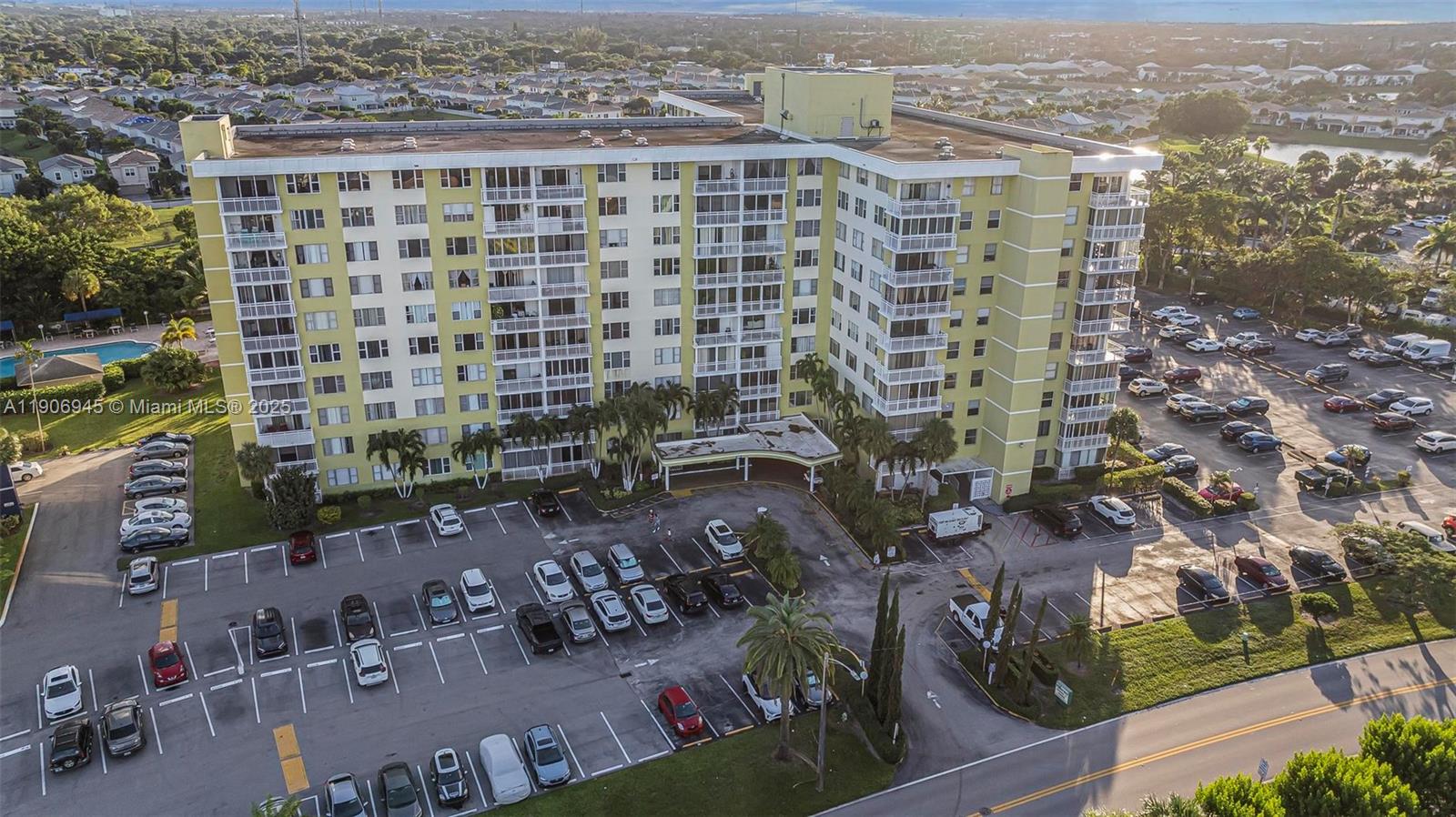 4400 Hillcrest Drive, Unit 912B Hollywood, FL 33021 - Photo 25 of 34 an aerial view of multiple house