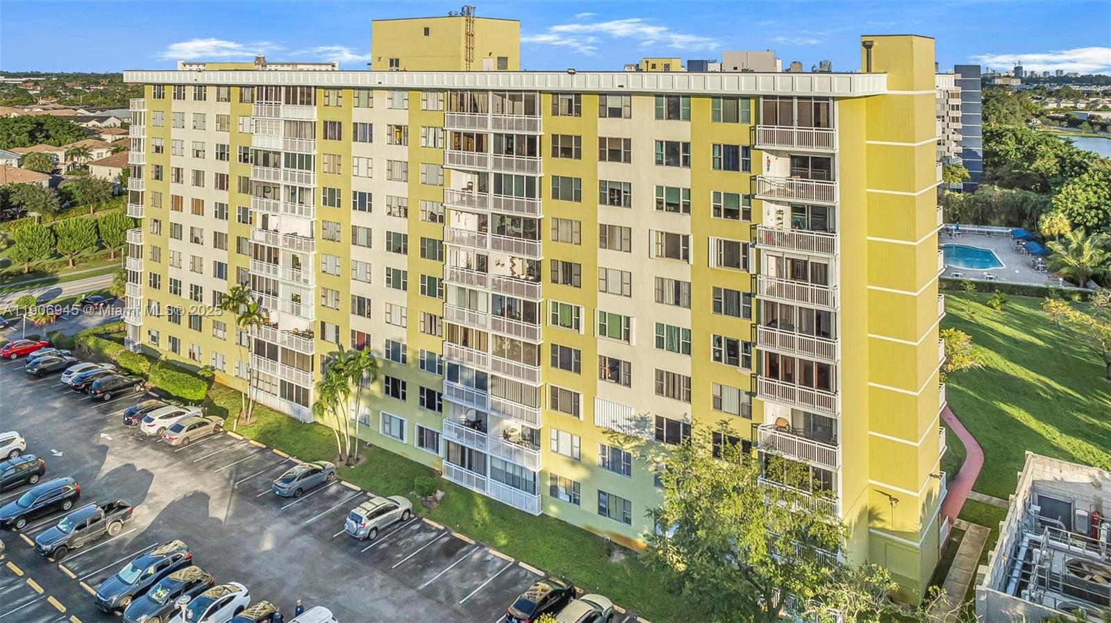 4400 Hillcrest Drive, Unit 912B Hollywood, FL 33021 - Photo 29 of 34 a view of a building