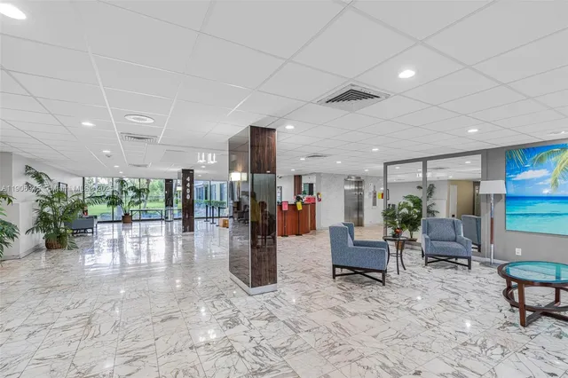 $215,000 | 4400 Hillcrest Drive, Unit 912B, Hollywood, FL 33021