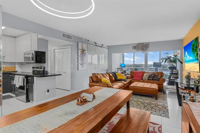 $215,000 | 4400 Hillcrest Drive, Unit 912B, Hollywood, FL 33021