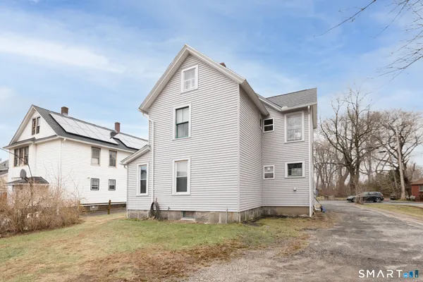 a view of a house with a yard