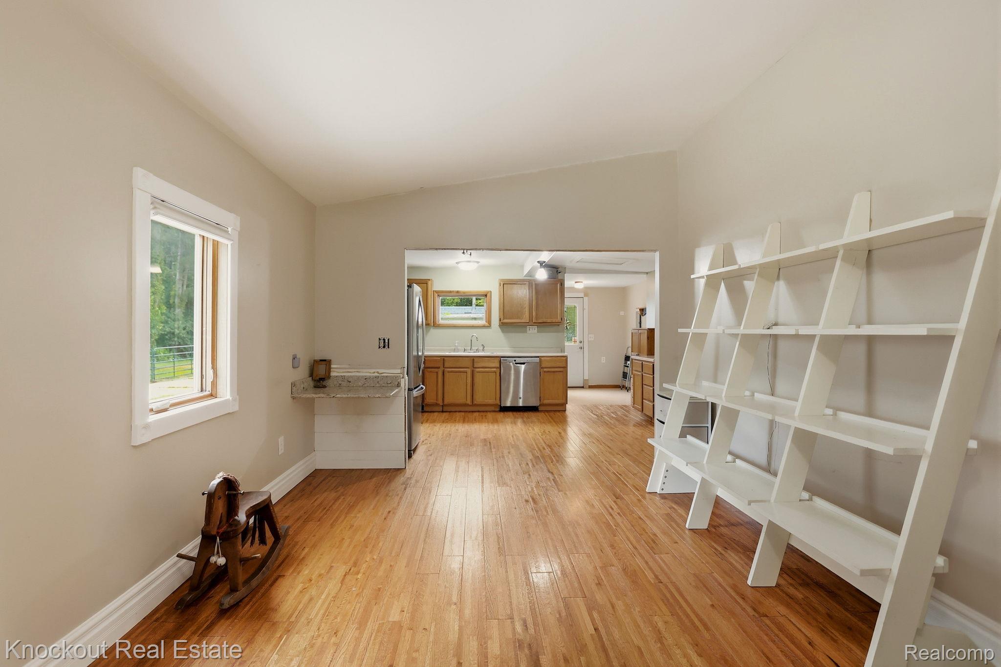 439 Birch Road Vassar, MI 48768 - Photo 8 of 35 9-web-or-mls-439 Birch Rd Vassar-9.jpg