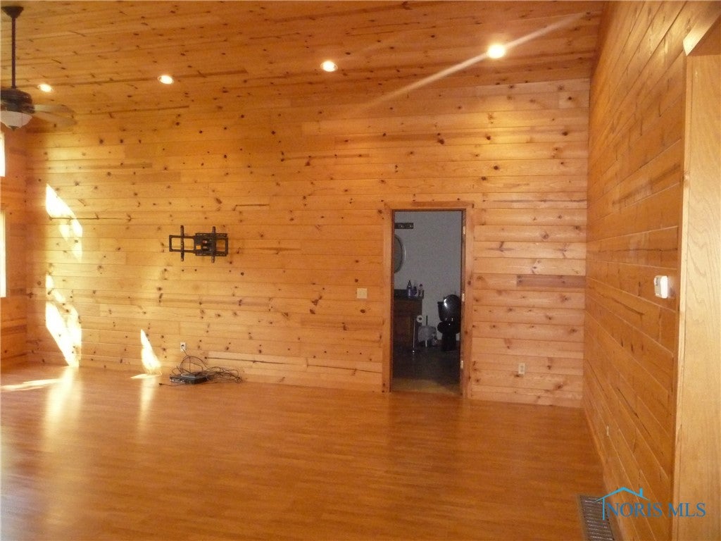 1750 Elmore Road Pemberville, OH 43450 - Photo 27 of 33 Family room