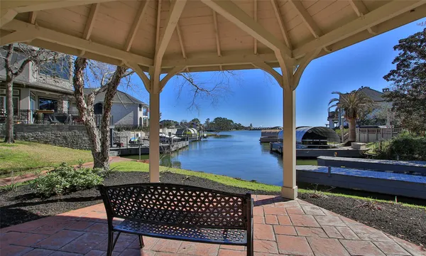 $475,000 | 30 Winthrop Harbor Court, Montgomery, TX 77356