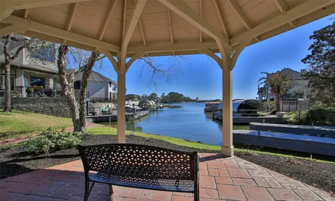 $475,000 | 30 Winthrop Harbor Court, Montgomery, TX 77356