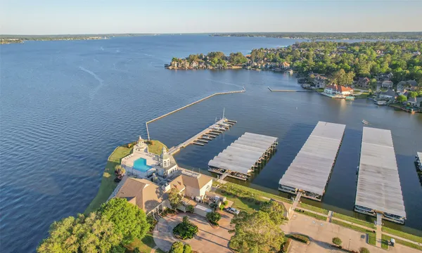 $475,000 | 30 Winthrop Harbor Court, Montgomery, TX 77356