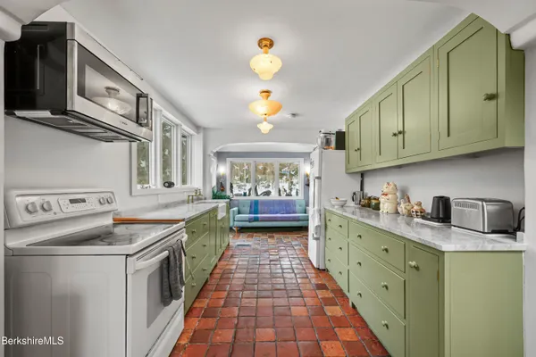 $333,000 | 13 Jordan Road, Cummington, MA 01026