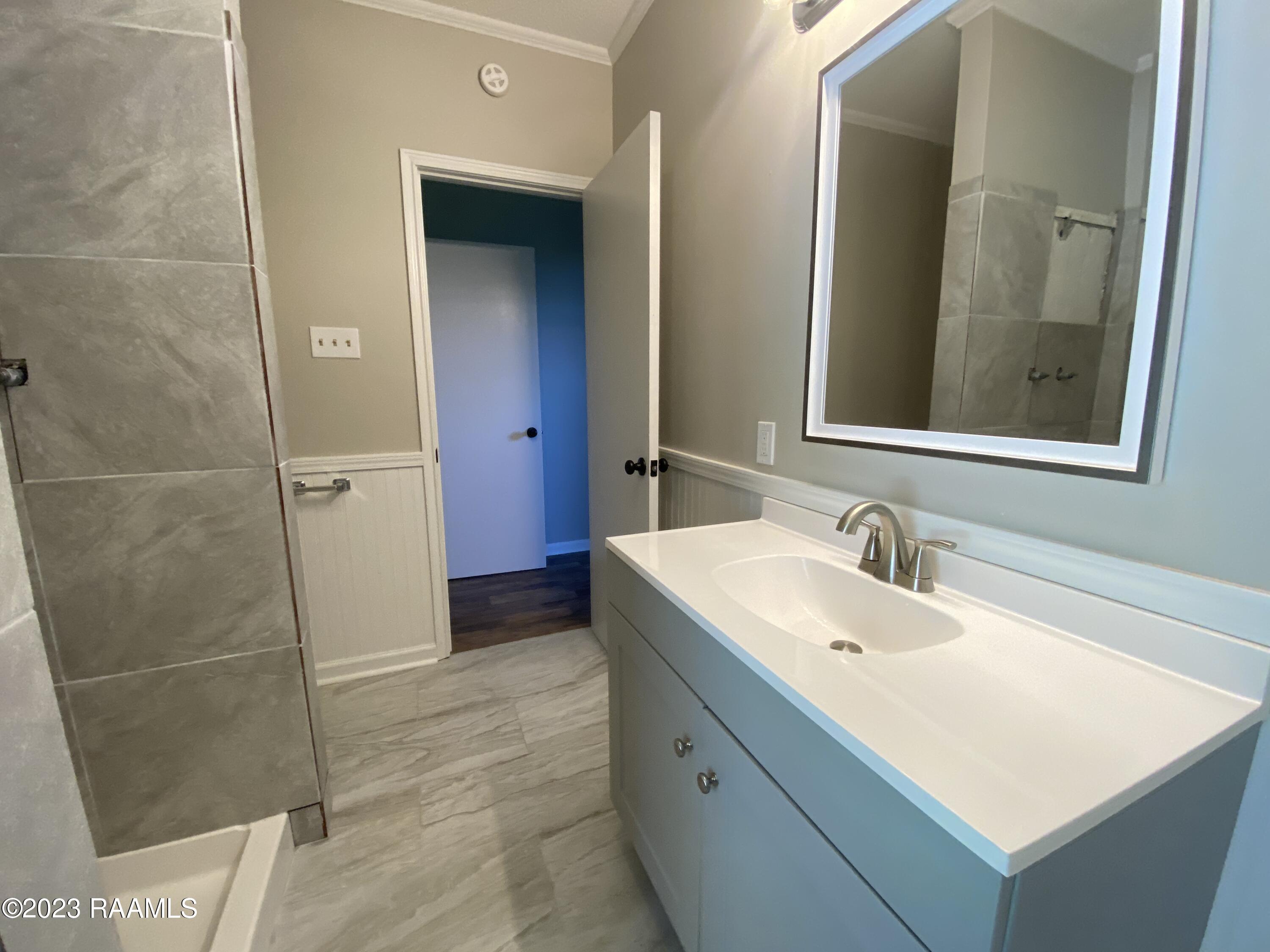 378 Credeur Road Sunset, LA 70584 - Photo 24 of 31 Guest Suite Bath