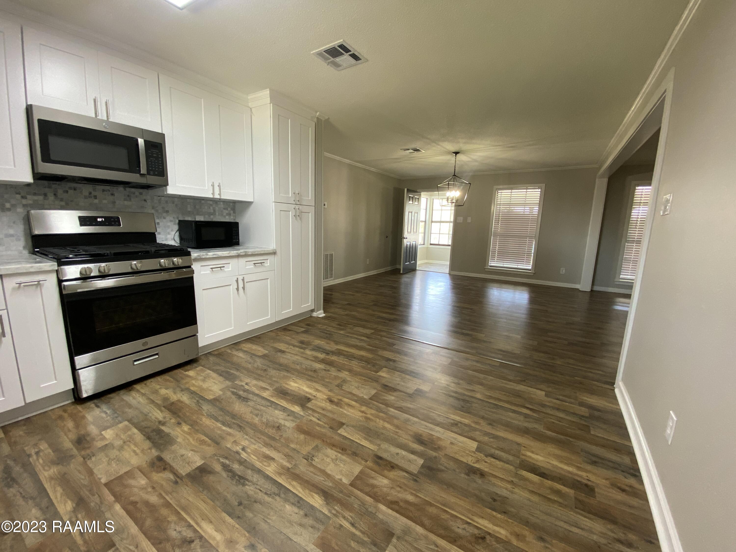 378 Credeur Road Sunset, LA 70584 - Photo 9 of 31 Kitchen Dining