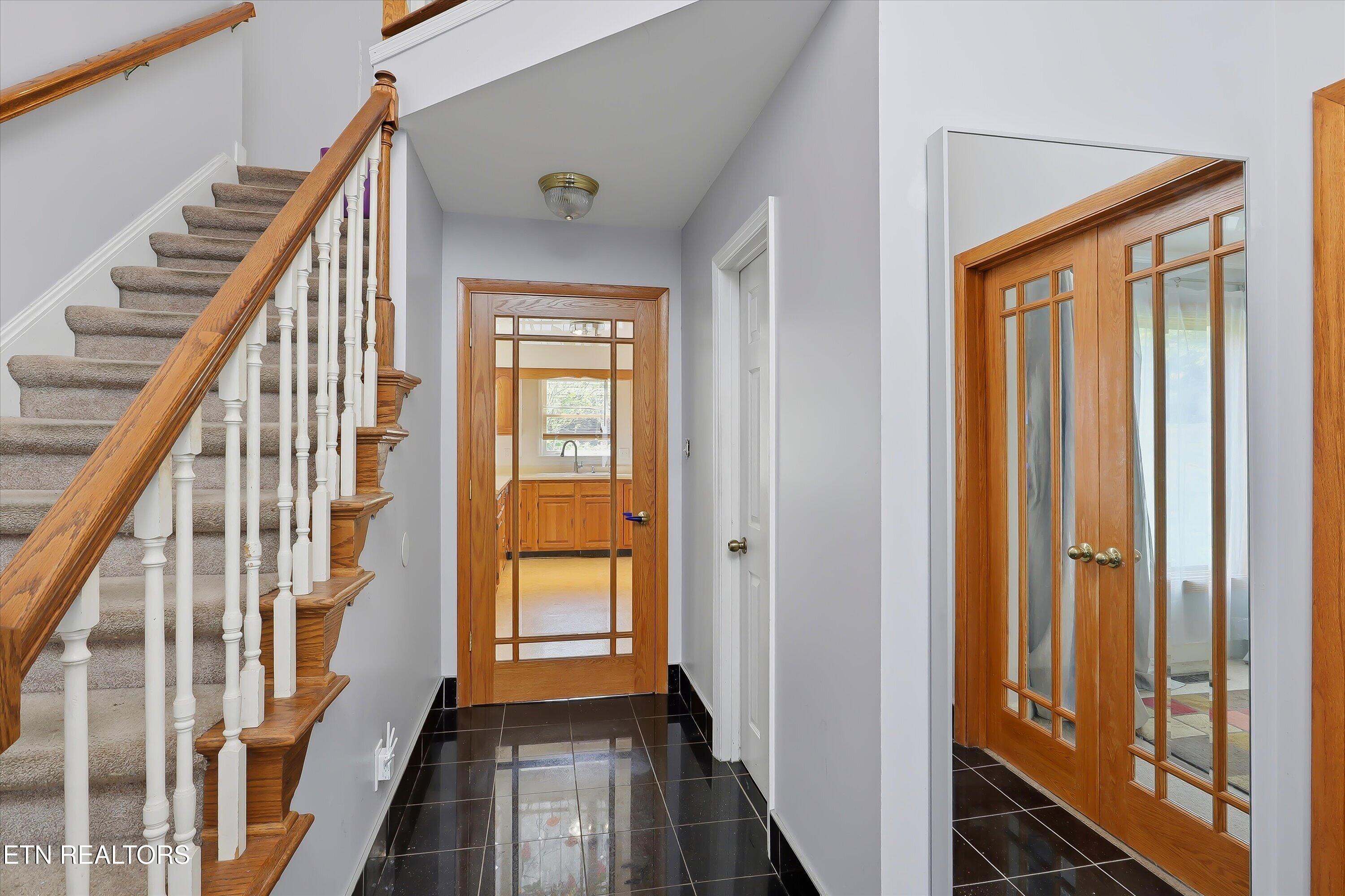 118 West Melbourne Road Oak Ridge, TN 37830 - Photo 5 of 35 04-118 W Melbourne Rd-4