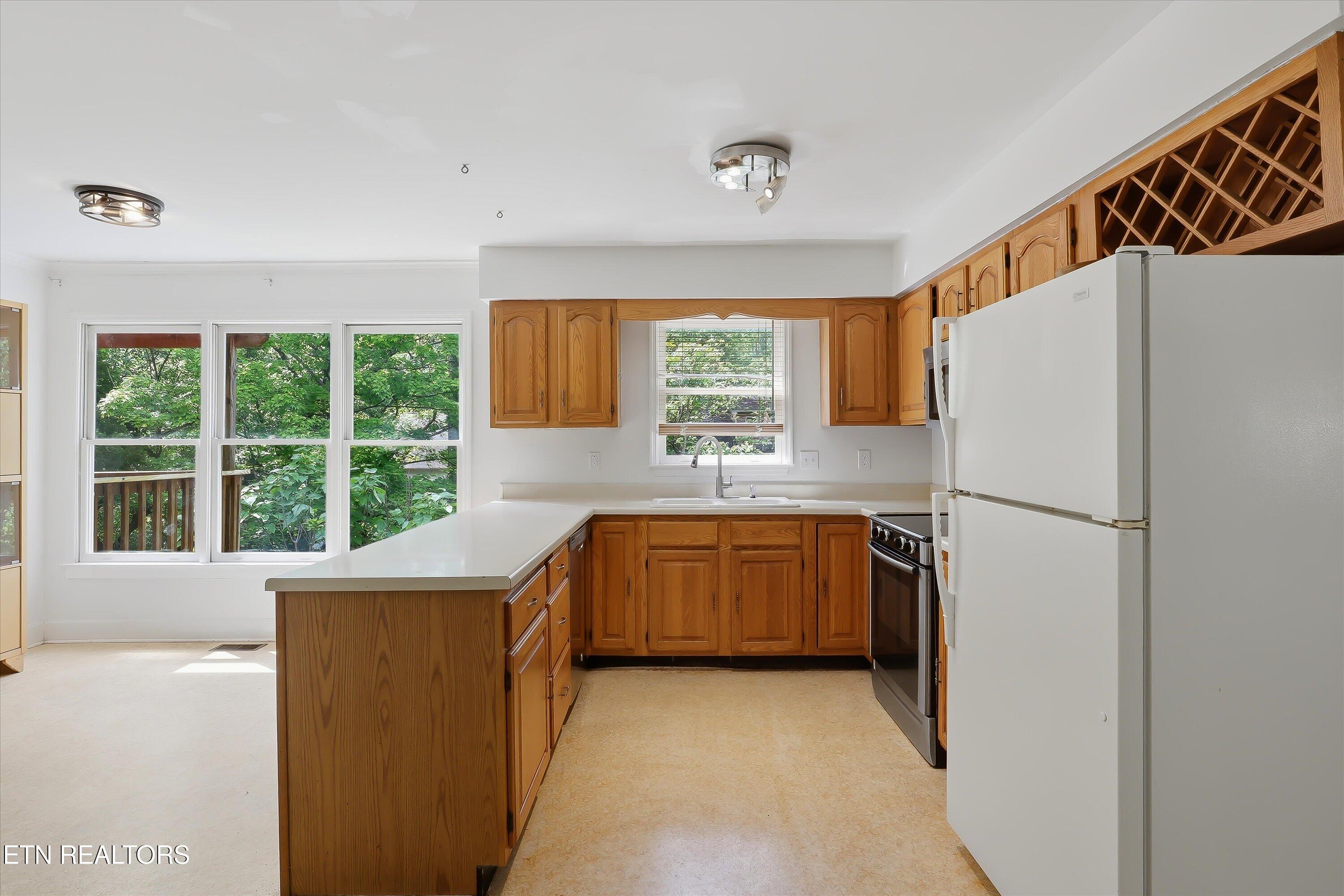 118 West Melbourne Road Oak Ridge, TN 37830 - Photo 9 of 35 09-118 W Melbourne Rd-9