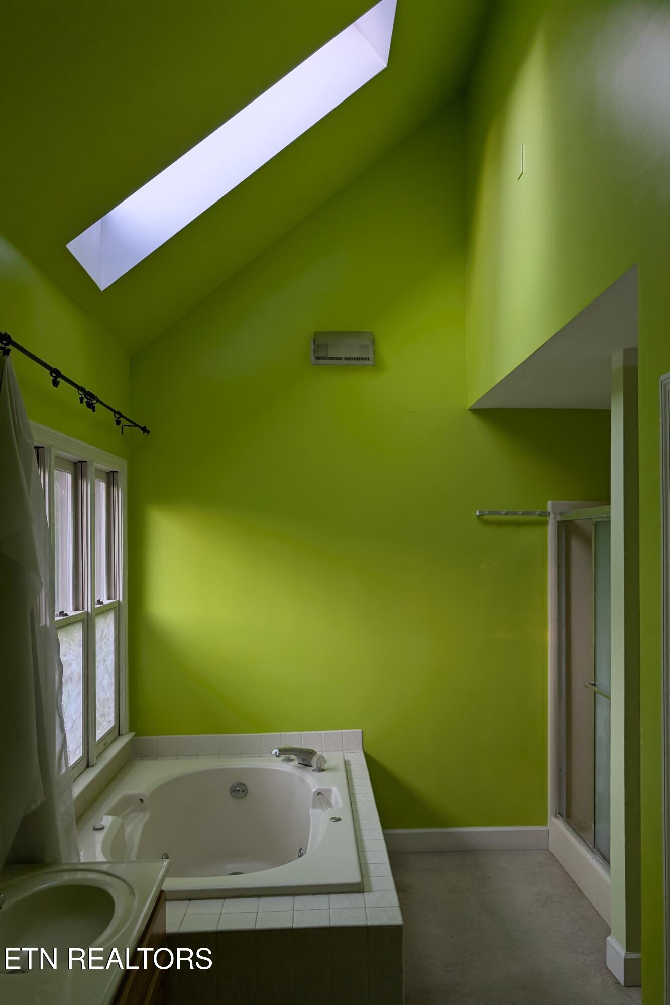 118 West Melbourne Road Oak Ridge, TN 37830 - Photo 10 of 13 master bathroom