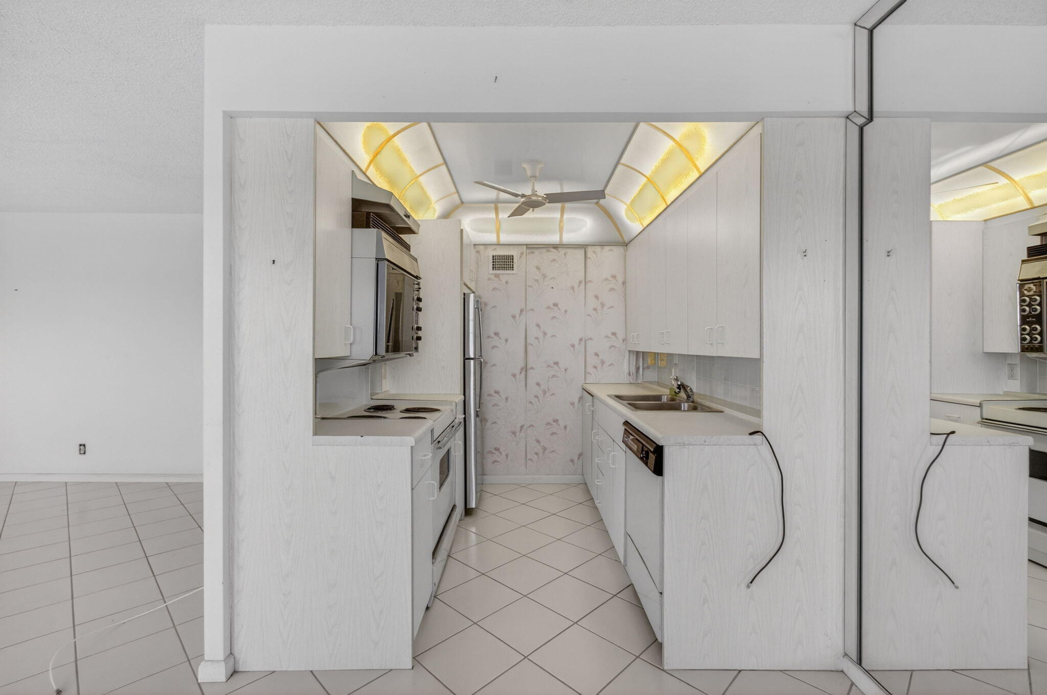 4059 Guildford East Boca Raton, FL 33434 - Photo 17 of 101 20-web-or-mls-DSC_7960