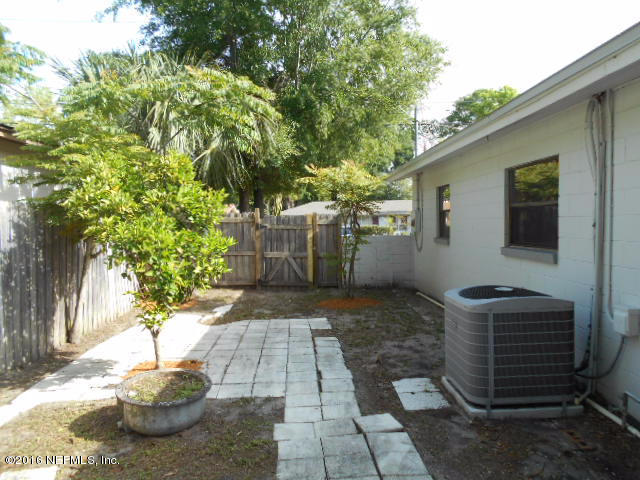 8402 Lone Star Road Jacksonville, FL 32211 - Photo 20 of 20 Side yard
