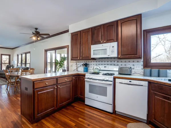 $690,000 | 1351 Callen Lane, Des Plaines, IL 60016
