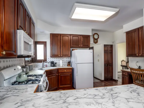 $715,000 | 1351 Callen Lane, Des Plaines, IL 60016