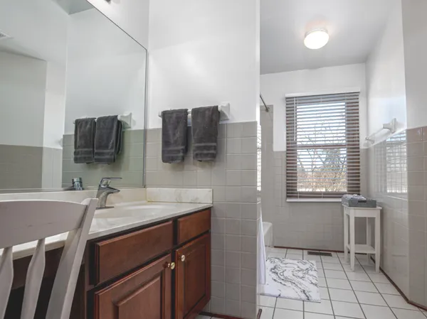 $690,000 | 1351 Callen Lane, Des Plaines, IL 60016