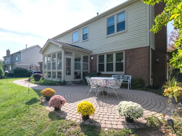 $715,000 | 1351 Callen Lane, Des Plaines, IL 60016