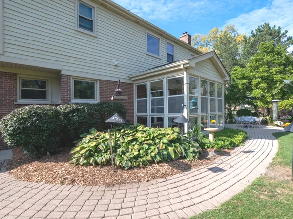 $715,000 | 1351 Callen Lane, Des Plaines, IL 60016