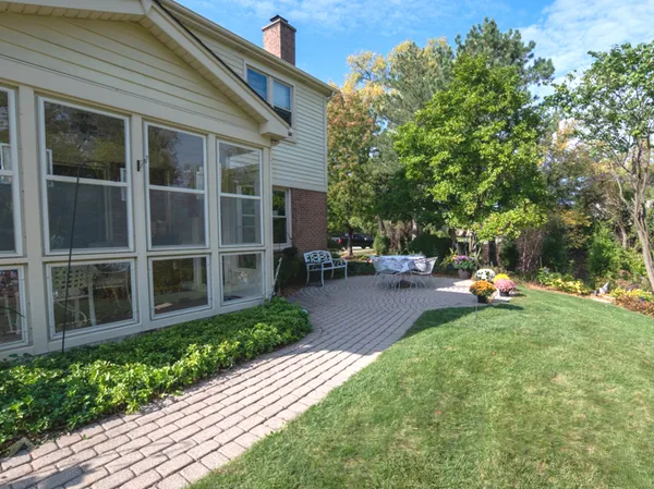 $715,000 | 1351 Callen Lane, Des Plaines, IL 60016