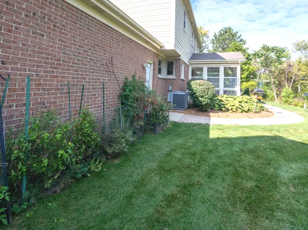 $715,000 | 1351 Callen Lane, Des Plaines, IL 60016