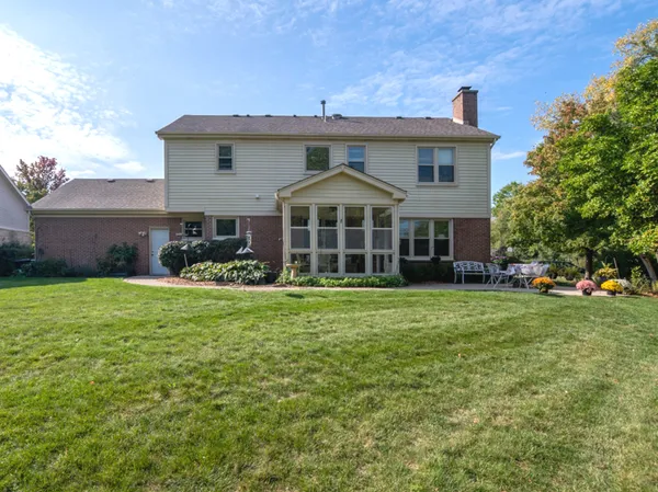 $715,000 | 1351 Callen Lane, Des Plaines, IL 60016