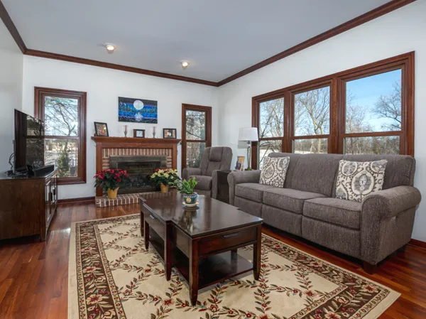 $715,000 | 1351 Callen Lane, Des Plaines, IL 60016