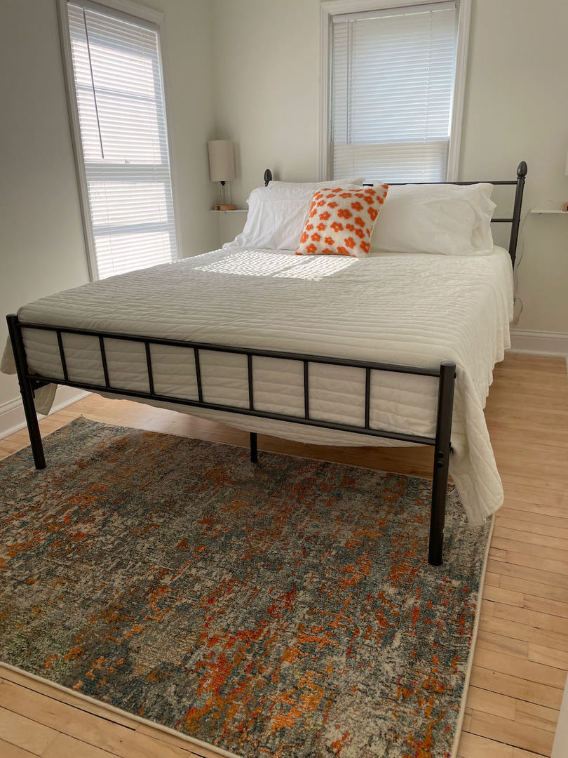 521 Peyton Street, Unit 100 Geneva, IL 60134 - Photo 22 of 34 a living room with a couch
