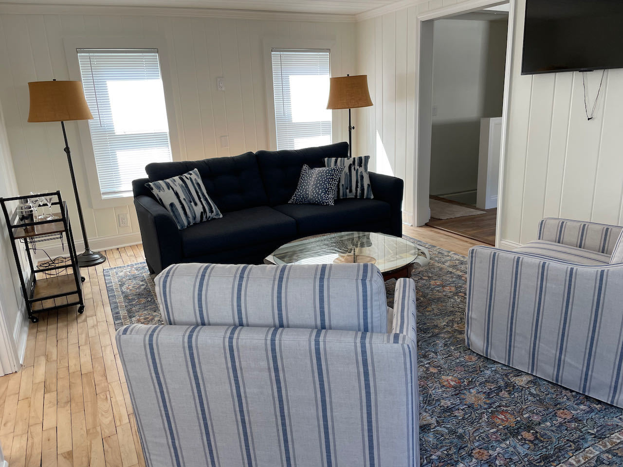 521 Peyton Street, Unit 100 Geneva, IL 60134 - Photo 5 of 34 a living room with furniture a couch and a potted plant