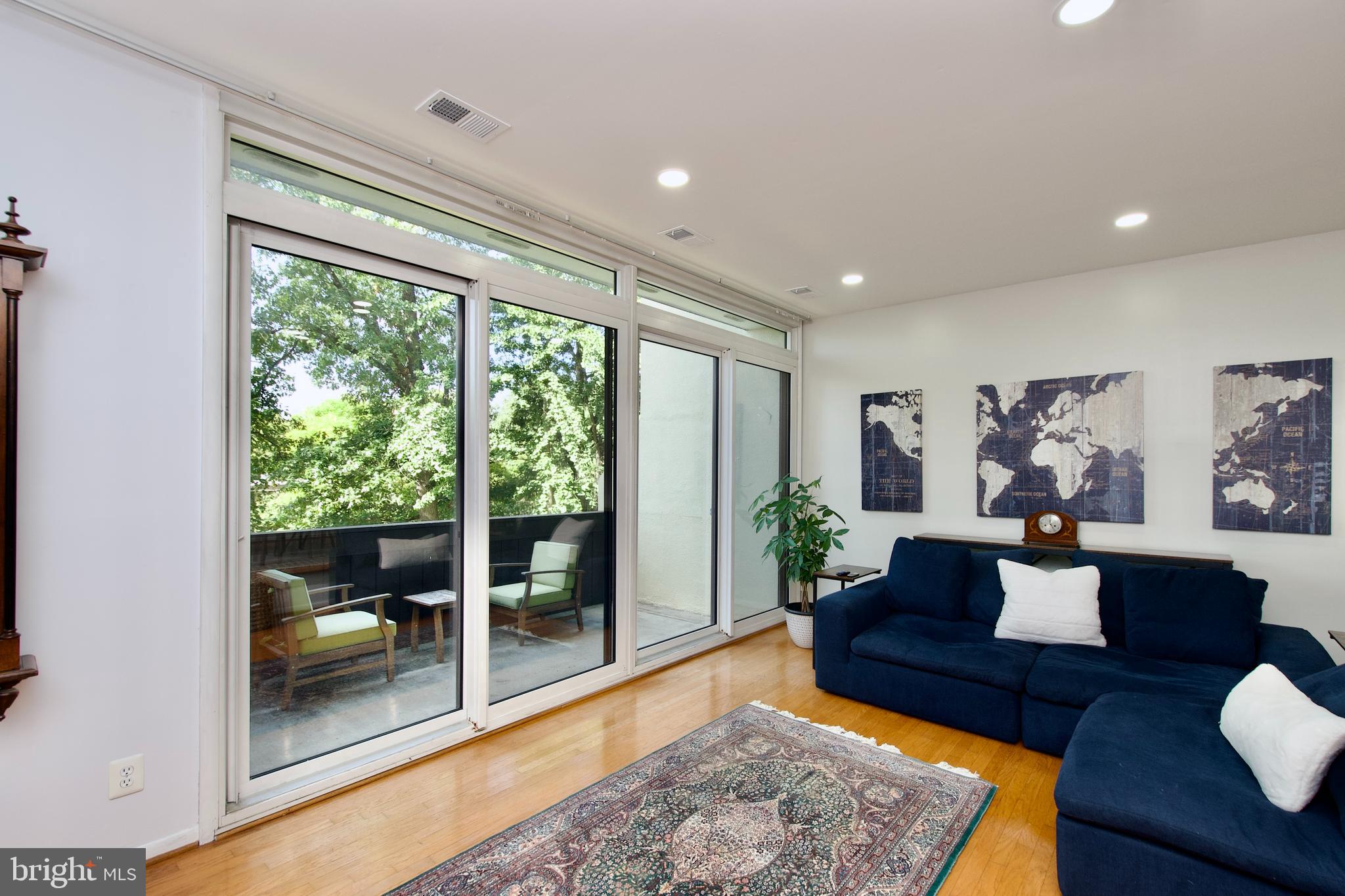 2204 South Quincy Street, Unit 1 Arlington, VA 22204 - Photo 11 of 29 Living room