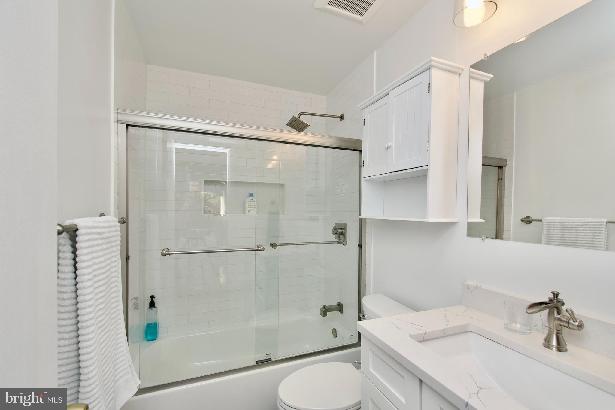 2204 South Quincy Street, Unit 1 Arlington, VA 22204 - Photo 22 of 29 Bath