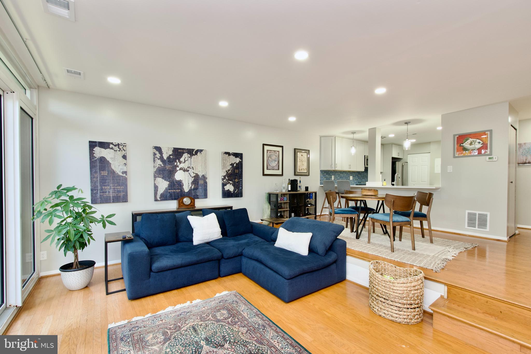 2204 South Quincy Street, Unit 1 Arlington, VA 22204 - Photo 9 of 29 Living room