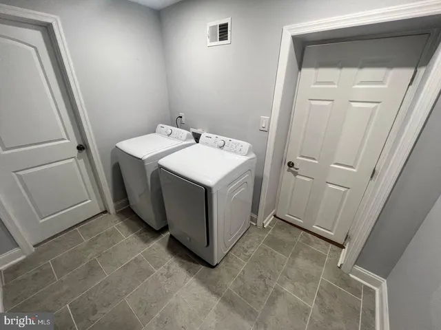 a view of backyard with tub