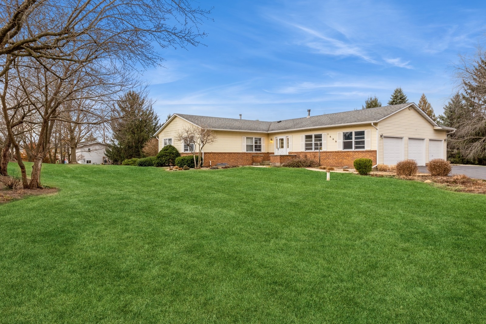 1609 Polaris Road Spring Grove, IL 60081 - Photo 1 of 10 Gallery Image 1