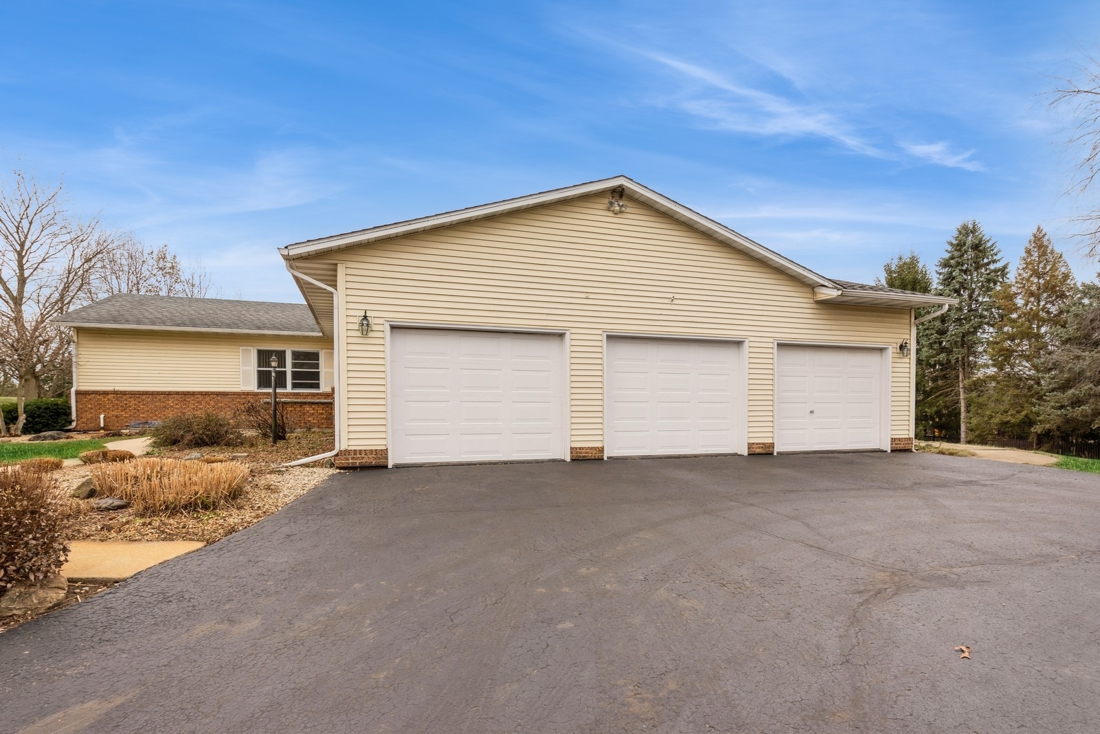1609 Polaris Road Spring Grove, IL 60081 - Photo 4 of 10 Gallery Image 4