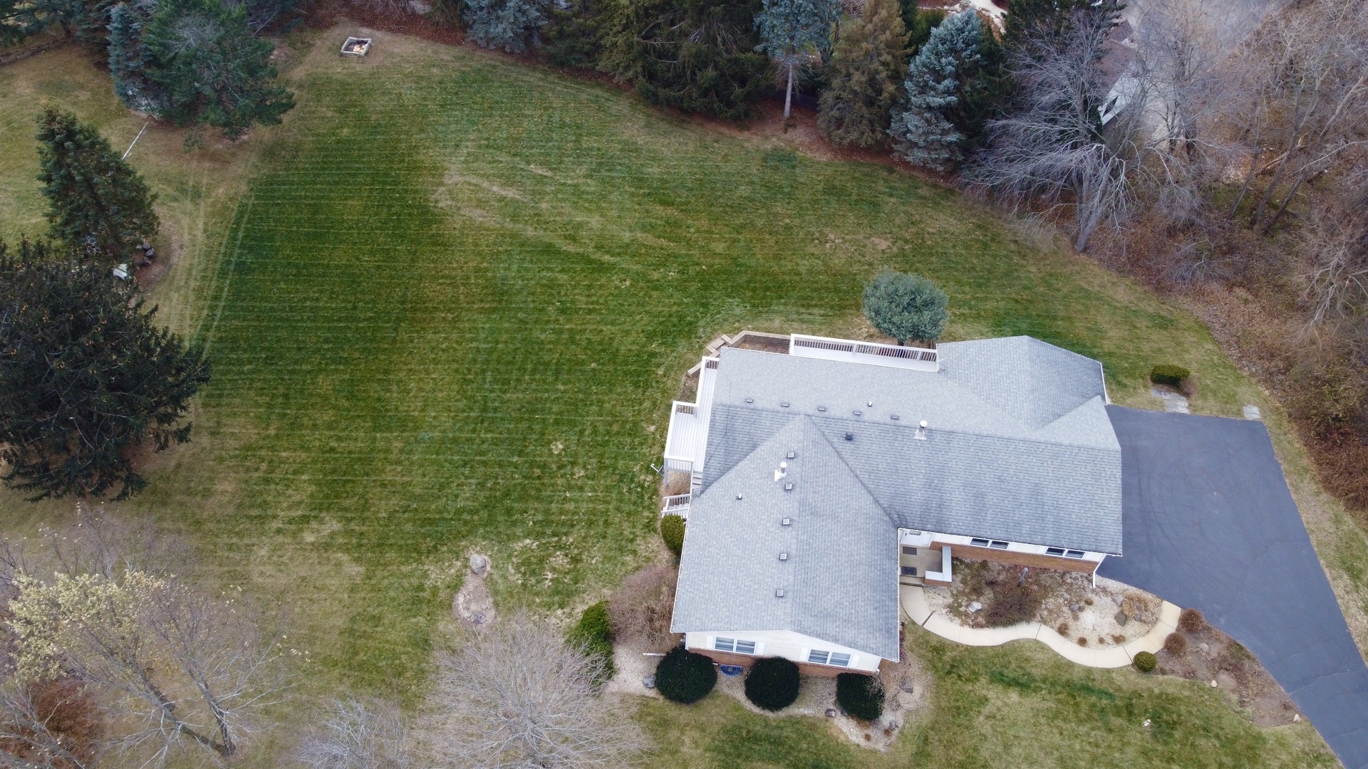 1609 Polaris Road Spring Grove, IL 60081 - Photo 5 of 10 Gallery Image 5