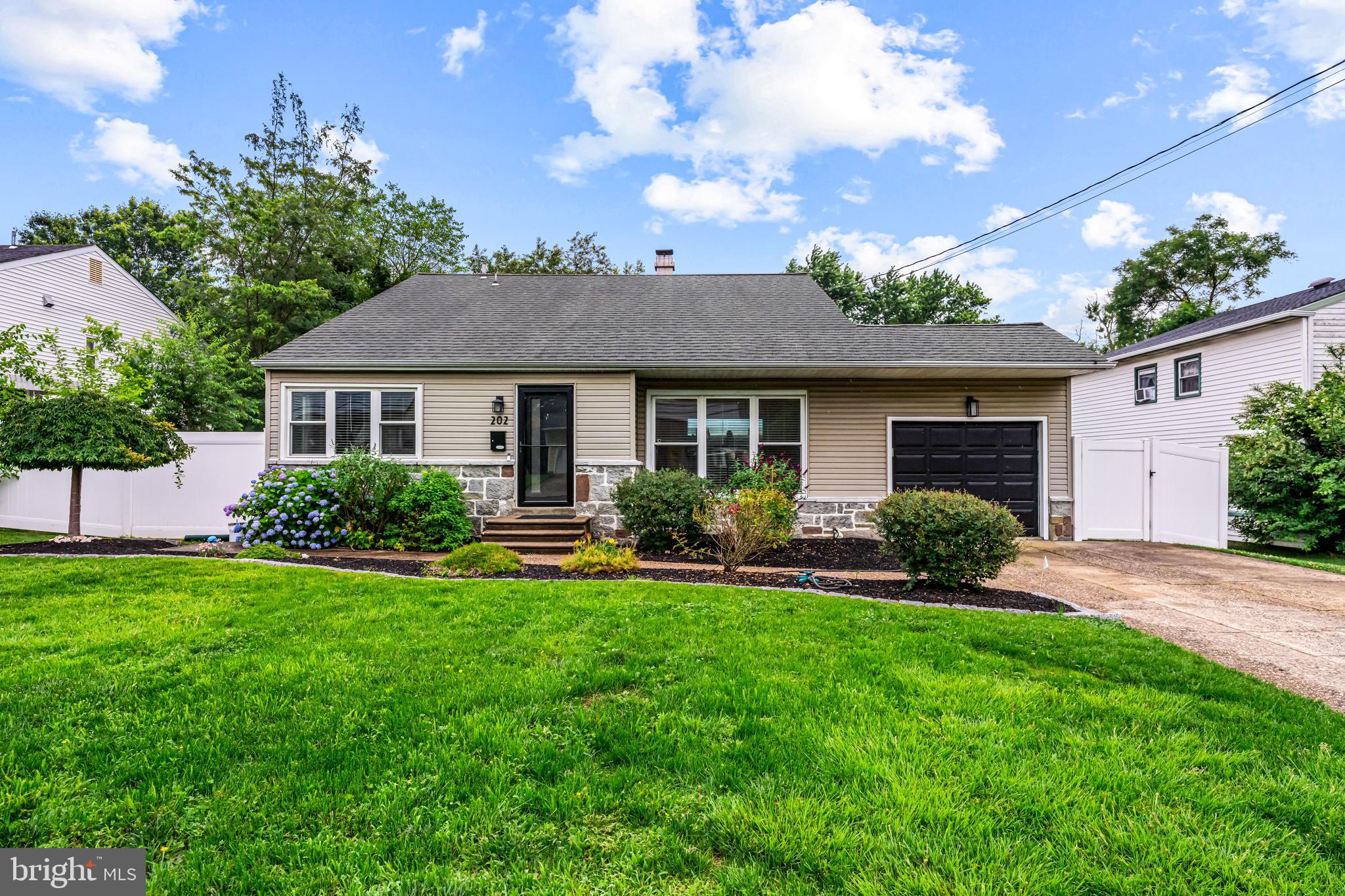 202 Cranford Road Cherry Hill, NJ 08003 - Photo 2 of 38